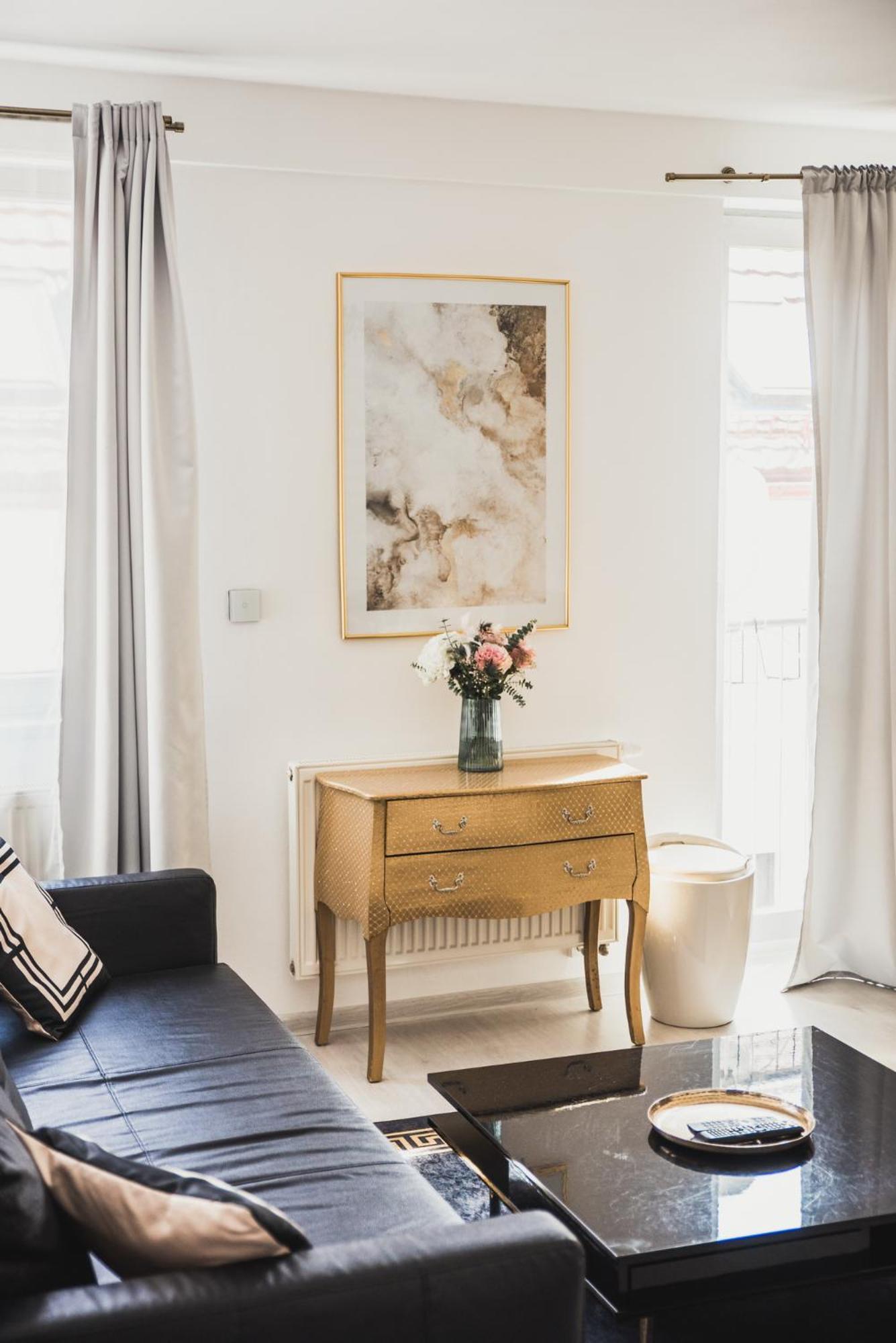 Zara Luxury Apartments The Absolute Center Of ชิลินา ภายนอก รูปภาพ